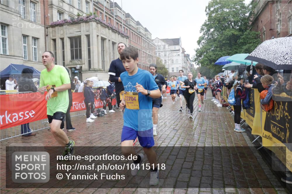 13.09.2026 - Kiel Lauf Yannick Fuchs http://msf.ph/oto/10415118 13.09.2026 10:47:03 Ziel 85, 111, 184, 189, 226, 404, 525, 816, 1169, 1563, 1674, 2576, 2728, 4014, 4147, 4894, 5089, 5424, 6742, 7040, 7089, 8238, 8364, 9044, 9048, 9200, 9453, 9474, 9675, 10088, 10144, 10197, 10305, 10657, 11343, 11441, 11730, 11773, 12584, 189, 898, 972, 1325, 1430, 1982, 2027, 2037, 2551, 2576, 2594, 2702, 3109, 3117, 3533, 3677, 3878, 3964, 4242, 4499, 4674, 4763, 5449, 5591, 5974, 6551, 6874, 6909, 7061, 8219, 8283, 8475, 8678, 8901, 9844, 9875, 10758, 12704, 116, 1913, 8520 meine-sportfotos.de