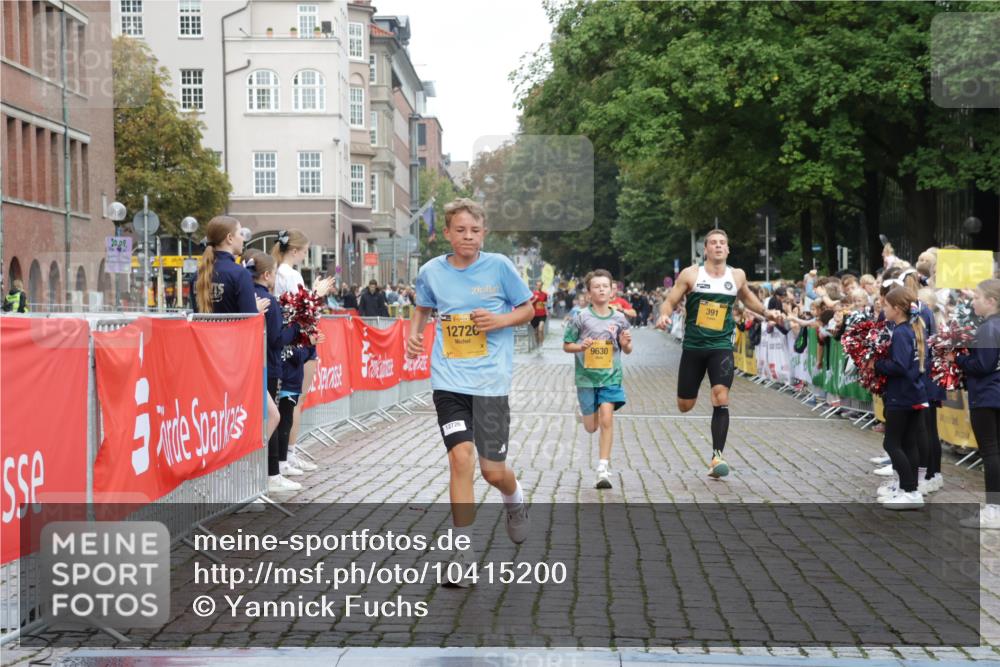 13.09.2026 - Kiel Lauf Yannick Fuchs http://msf.ph/oto/10415200 13.09.2026 09:36:26 Ziel 391, 3866, 9630, 12726, 3056, 5662, 7782, 2430, 7546, 9450, 7782, 9610 meine-sportfotos.de