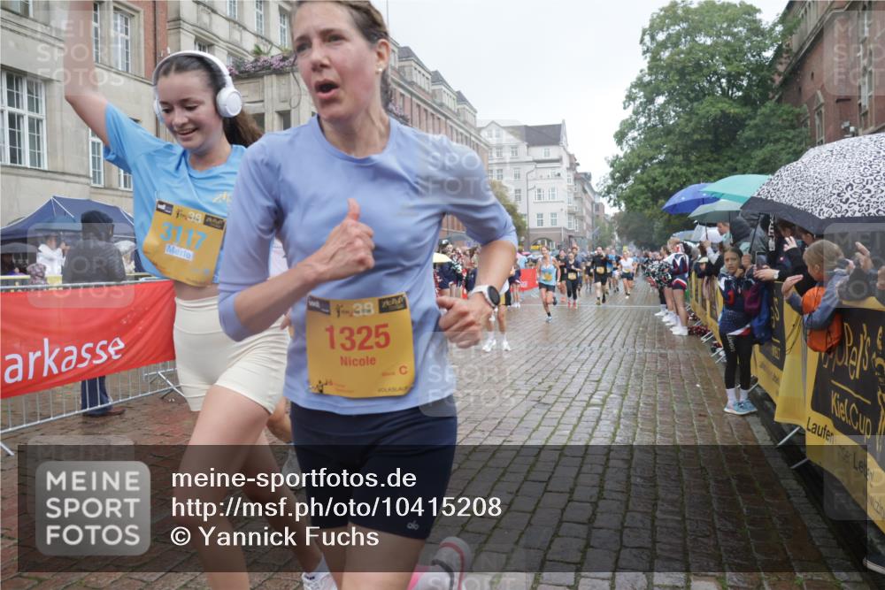 13.09.2026 - Kiel Lauf Yannick Fuchs http://msf.ph/oto/10415208 13.09.2026 10:47:08 Ziel 85, 111, 116, 525, 816, 1107, 1563, 1674, 4380, 4789, 4894, 5089, 5424, 5649, 5914, 6142, 6742, 7040, 8238, 8364, 8839, 9044, 9048, 9200, 9453, 9536, 9646, 9675, 9989, 10340, 10508, 10657, 11343, 11560, 11561, 11730, 11773, 12584, 184, 189, 226, 404, 898, 1169, 1325, 1982, 2027, 2551, 2576, 2594, 2702, 2728, 3109, 3117, 3533, 3677, 3878, 3964, 4014, 4147, 4499, 4674, 5449, 5591, 5974, 6551, 6874, 6909, 8219, 8283, 8475, 8678, 8901, 9875, 10758, 365 meine-sportfotos.de