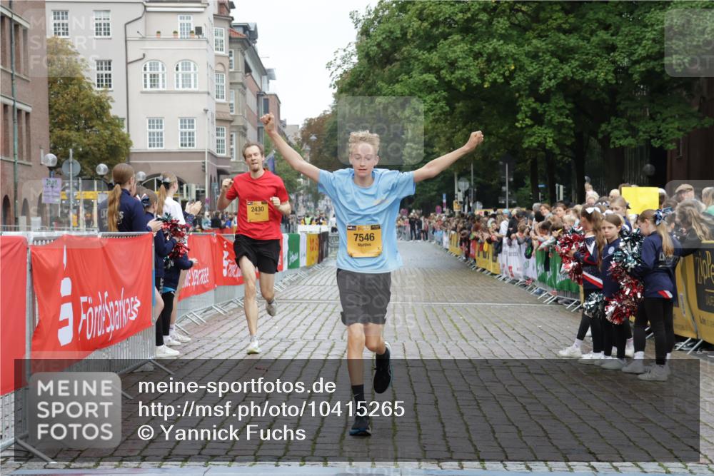 13.09.2026 - Kiel Lauf Yannick Fuchs http://msf.ph/oto/10415265 13.09.2026 09:36:37 Ziel 2430, 3866, 7546, 9450, 9630, 12726, 391, 3056, 5662, 9630, 12726 meine-sportfotos.de