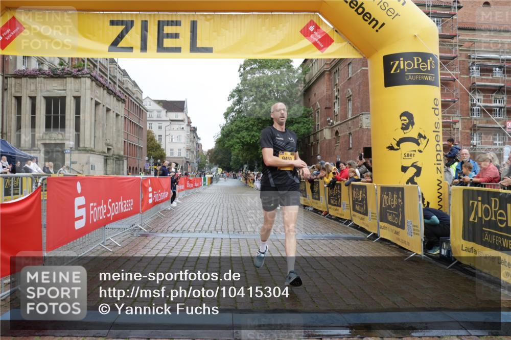 13.09.2026 - Kiel Lauf Yannick Fuchs http://msf.ph/oto/10415304 13.09.2026 09:36:43 Ziel 2430, 7546, 9450, 391, 3056, 3866, 9630, 12726, 2455, 3900, 3056, 5662 meine-sportfotos.de