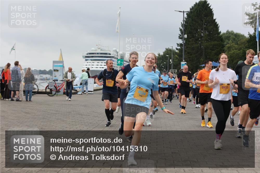 13.09.2026 - Kiel Lauf Andreas Tolksdorf http://msf.ph/oto/10415310 13.09.2026 10:06:21 Kiellinie 6051, 127, 39, 8933 meine-sportfotos.de
