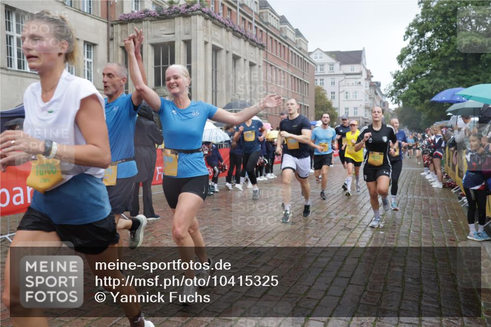 13.09.2026 - Kiel Lauf Yannick Fuchs http://msf.ph/oto/10415325 13.09.2026 10:47:15 Ziel 116, 821, 1107, 1367, 1563, 1674, 1803, 2000, 2185, 2429, 2713, 2947, 3183, 3463, 4150, 4380, 4773, 4789, 5089, 5195, 5505, 5649, 5914, 6142, 7288, 8238, 8707, 8839, 8953, 9200, 9536, 9645, 9646, 9675, 9989, 10340, 10508, 10718, 10949, 11560, 11561, 11730, 11773, 85, 111, 184, 189, 226, 404, 525, 816, 898, 1169, 1563, 1674, 1982, 2551, 2576, 2594, 2702, 2728, 3533, 3878, 3964, 4014, 4147, 4674, 4894, 5424, 5449, 5591, 5974, 6551, 6742, 6874, 6909, 8219, 8283, 8475, 8901, 365 meine-sportfotos.de