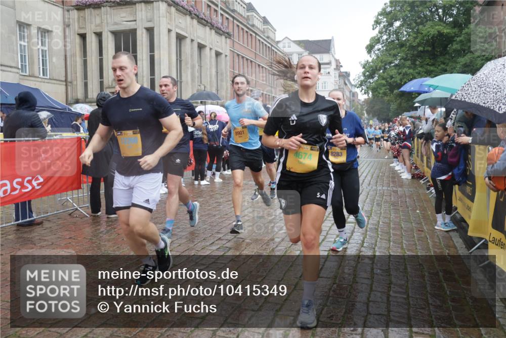 13.09.2026 - Kiel Lauf Yannick Fuchs http://msf.ph/oto/10415349 13.09.2026 10:47:16 Ziel 116, 821, 1107, 1367, 1803, 2000, 2185, 2429, 2713, 2947, 3064, 3136, 3183, 3463, 4150, 4380, 4773, 4789, 5089, 5195, 5505, 5649, 5914, 6142, 6981, 7288, 8238, 8707, 8741, 8839, 8953, 9536, 9645, 9646, 9989, 10340, 10508, 10718, 10949, 11560, 11561, 11730, 85, 111, 184, 189, 226, 404, 525, 816, 898, 1169, 1563, 1674, 1982, 2551, 2576, 2702, 2728, 3533, 3878, 3964, 4014, 4147, 4674, 4894, 5424, 5449, 6551, 6742, 6874, 6909, 8219, 8283, 8475, 8901, 365 meine-sportfotos.de