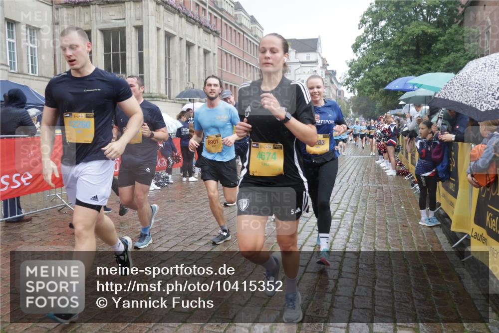 13.09.2026 - Kiel Lauf Yannick Fuchs http://msf.ph/oto/10415352 13.09.2026 10:47:17 Ziel 116, 821, 1107, 1280, 1367, 1803, 2000, 2185, 2429, 2713, 2947, 3064, 3136, 3183, 3463, 4150, 4380, 4773, 4789, 5089, 5195, 5505, 5649, 5914, 6142, 6981, 7288, 8707, 8741, 8839, 8953, 9536, 9645, 9646, 9989, 10340, 10508, 10668, 10718, 10949, 11560, 11561, 11730, 85, 111, 184, 189, 226, 404, 525, 816, 898, 1169, 1563, 1674, 1982, 2551, 2576, 2702, 2728, 3533, 3878, 3964, 4014, 4147, 4674, 4894, 5089, 5424, 5449, 6551, 6742, 6874, 6909, 8219, 8283, 8901, 365 meine-sportfotos.de