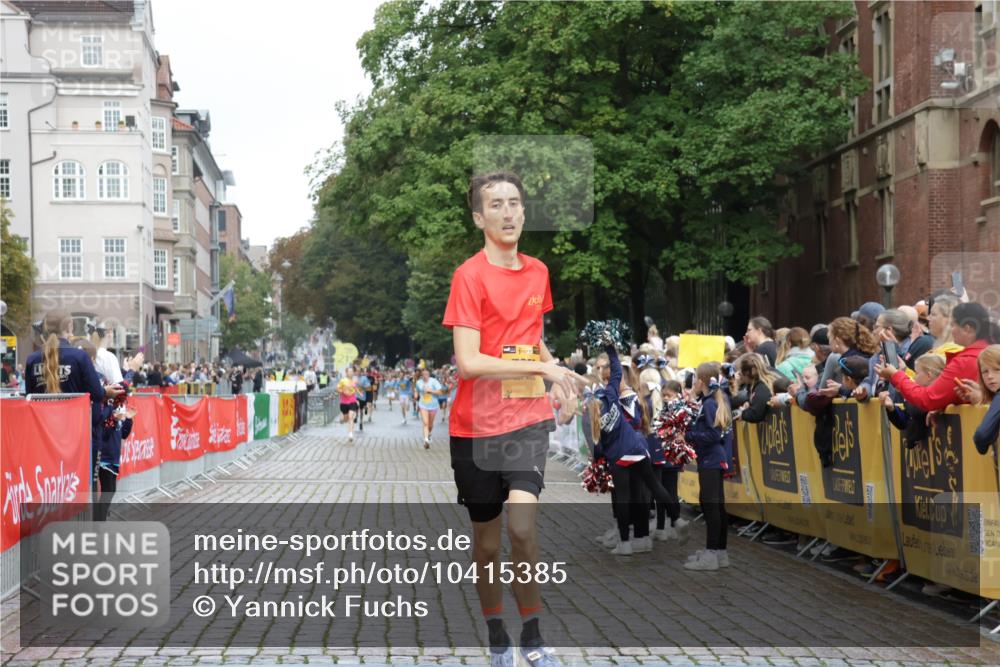 13.09.2026 - Kiel Lauf Yannick Fuchs http://msf.ph/oto/10415385 13.09.2026 09:37:07 Ziel 2455, 3900, 7855, 2430, 7546, 9450, 999, 2417, 3174, 3481, 4737, 5837, 8658, 9696, 12416, 391, 3866, 9630, 12726 meine-sportfotos.de