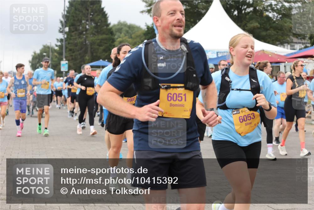 13.09.2026 - Kiel Lauf Andreas Tolksdorf http://msf.ph/oto/10415392 13.09.2026 10:06:26 Kiellinie 9900, 6051, 6053, 3120 meine-sportfotos.de
