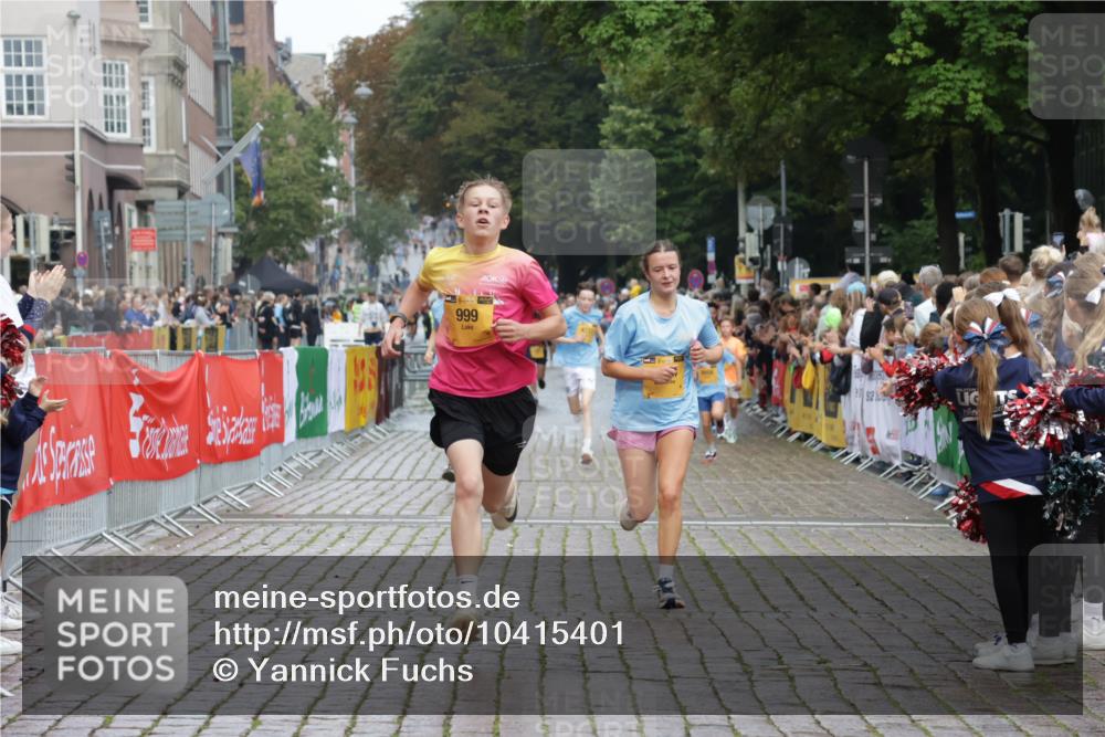 13.09.2026 - Kiel Lauf Yannick Fuchs http://msf.ph/oto/10415401 13.09.2026 09:37:13 Ziel 999, 3174, 3481, 7855, 8658, 2430, 2455, 3900, 9450, 2417, 4737, 5837, 7050, 8661, 9696, 10220, 10778, 12416, 2430, 3866, 7546, 9450 meine-sportfotos.de