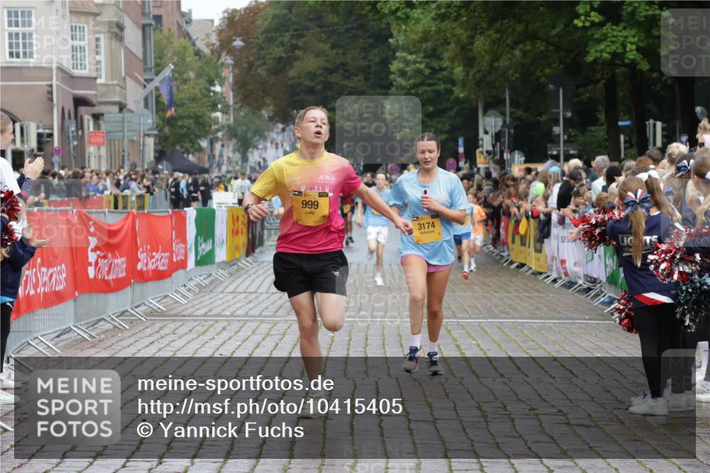 13.09.2026 - Kiel Lauf Yannick Fuchs http://msf.ph/oto/10415405 13.09.2026 09:37:13 Ziel 999, 3174, 3481, 7855, 8658, 2430, 2455, 3900, 9450, 2417, 4737, 5837, 7050, 8661, 9696, 10220, 10778, 12416, 2430, 3866, 7546, 9450 meine-sportfotos.de