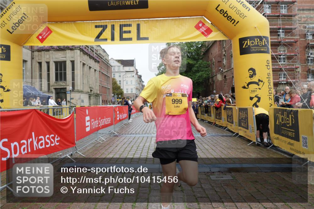 13.09.2026 - Kiel Lauf Yannick Fuchs http://msf.ph/oto/10415456 13.09.2026 09:37:16 Ziel 999, 3174, 3481, 4737, 8658, 9696, 2455, 3900, 7855, 2417, 5837, 7050, 7827, 8661, 10220, 10656, 10778, 12416, 2430, 7546, 9450 meine-sportfotos.de