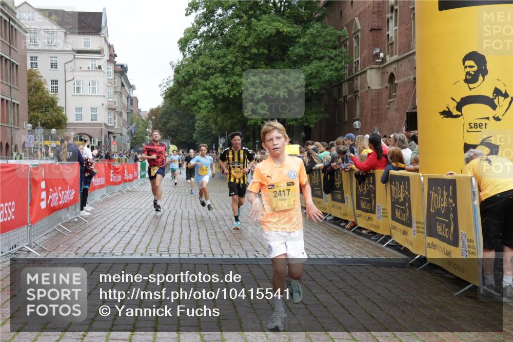 13.09.2026 - Kiel Lauf Yannick Fuchs http://msf.ph/oto/10415541 13.09.2026 09:37:26 Ziel 2417, 3481, 4737, 5837, 7050, 8658, 8661, 9696, 10220, 12416, 999, 2455, 3174, 3900, 7855, 2057, 2720, 4252, 4790, 7827, 9518, 10656, 10778 meine-sportfotos.de