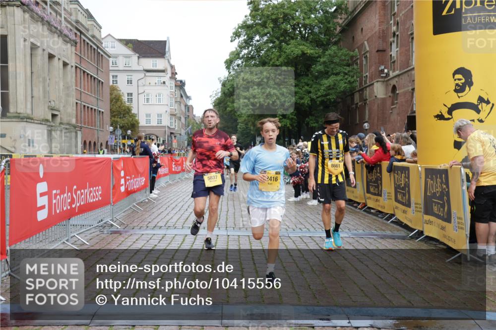 13.09.2026 - Kiel Lauf Yannick Fuchs http://msf.ph/oto/10415556 13.09.2026 09:37:28 Ziel 2417, 3481, 4737, 5837, 7050, 8658, 8661, 9696, 10220, 10778, 12416, 999, 2455, 3174, 3481, 3900, 7855, 8658, 2057, 2720, 4252, 4790, 7827, 9518, 10656 meine-sportfotos.de