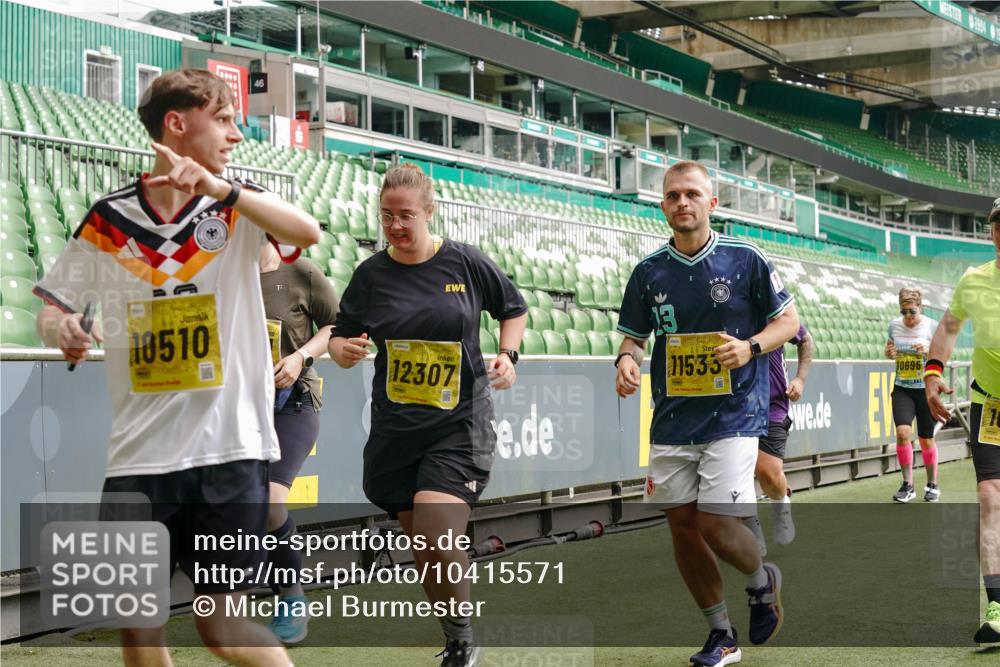 13.09.2026 - 21. swb-Marathon Bremen Michael Burmester http://msf.ph/oto/10415571 13.09.2026 10:41:42 Laufen im Stadion 10148, 10155, 10163, 10213, 10247, 10313, 10321, 10354, 10395, 10396, 10399, 10406, 10414, 10417, 10419, 10422, 10424, 10435, 10455, 10461, 10462, 10483, 10490, 10519, 10527, 10545, 10546, 10547, 10582, 10586, 10611, 10644, 10665, 10694, 10705, 10706, 10719, 10722, 10766, 10768, 10776, 10804, 10854, 10859, 10889, 10909, 10963, 10977, 11027, 11043, 11048, 11084, 11085, 11090, 11097, 11098, 11140, 11192 meine-sportfotos.de