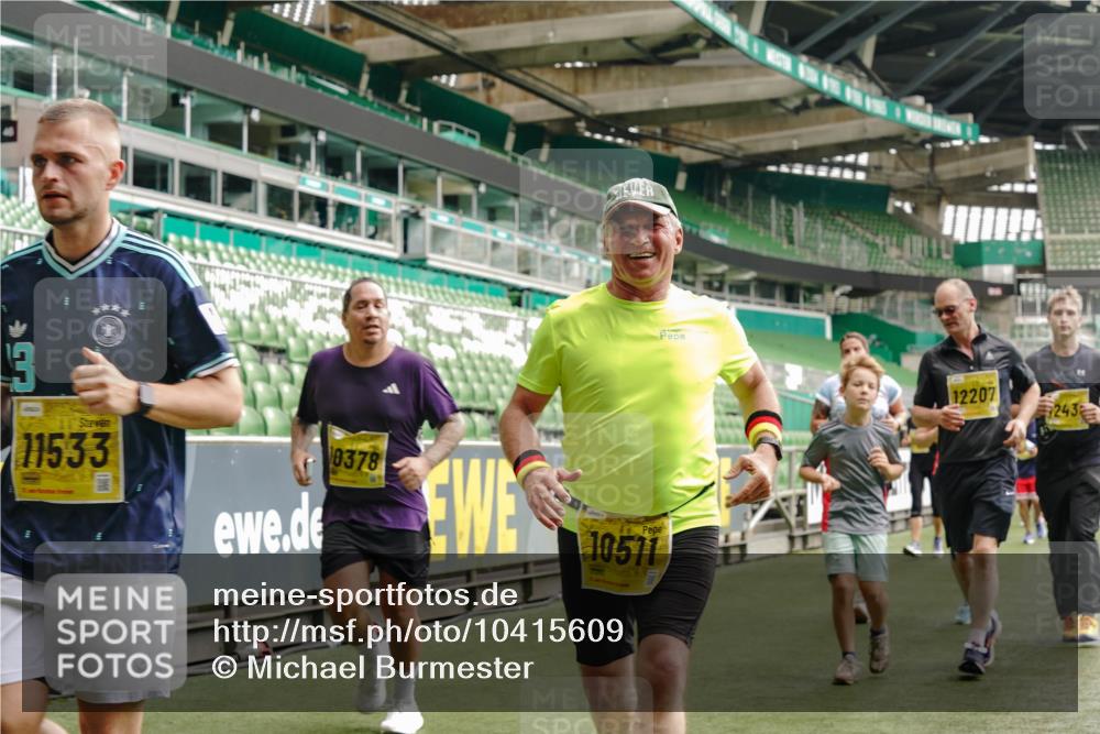 13.09.2026 - 21. swb-Marathon Bremen Michael Burmester http://msf.ph/oto/10415609 13.09.2026 10:41:43 Laufen im Stadion 10148, 10155, 10163, 10213, 10247, 10313, 10321, 10330, 10354, 10395, 10396, 10399, 10406, 10414, 10417, 10419, 10422, 10424, 10435, 10455, 10461, 10462, 10483, 10490, 10519, 10527, 10545, 10546, 10547, 10582, 10586, 10611, 10644, 10665, 10694, 10705, 10706, 10719, 10722, 10766, 10768, 10776, 10804, 10854, 10859, 10889, 10909, 10963, 10977, 11027, 11043, 11048, 11078, 11084, 11085, 11090, 11097, 11098, 11140, 11192 meine-sportfotos.de