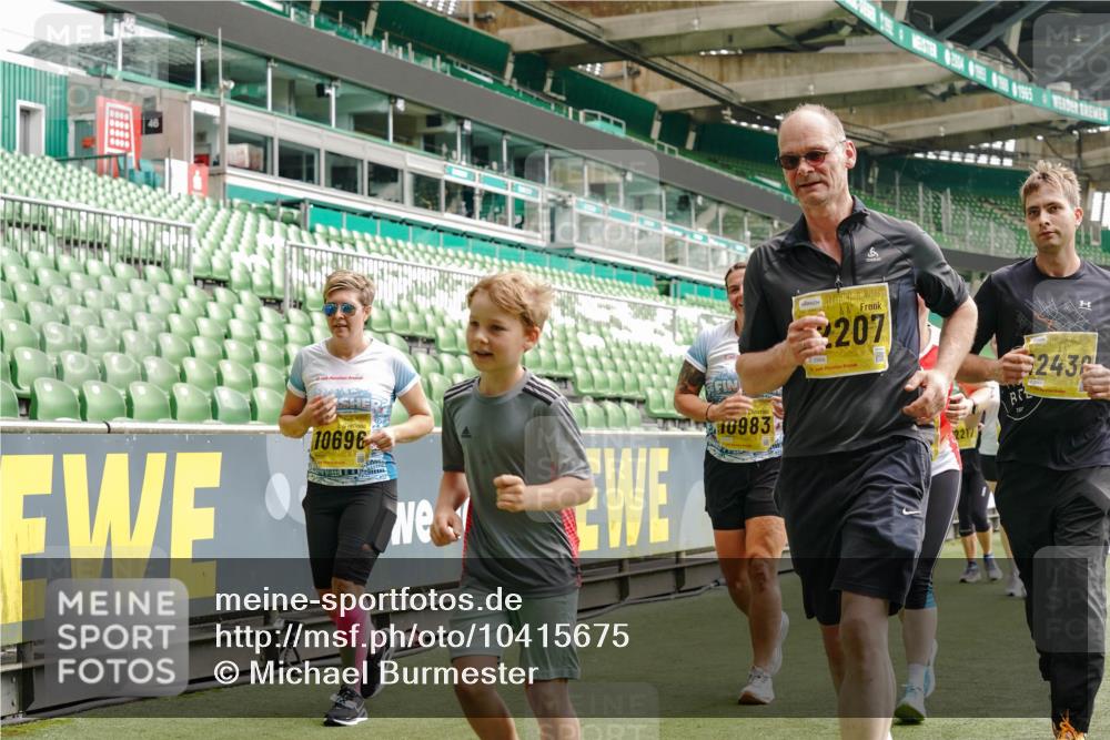13.09.2026 - 21. swb-Marathon Bremen Michael Burmester http://msf.ph/oto/10415675 13.09.2026 10:41:46 Laufen im Stadion 10148, 10155, 10163, 10247, 10313, 10321, 10330, 10354, 10395, 10396, 10399, 10406, 10414, 10417, 10419, 10422, 10424, 10435, 10455, 10461, 10462, 10483, 10490, 10519, 10527, 10545, 10546, 10547, 10582, 10586, 10611, 10644, 10665, 10694, 10705, 10706, 10719, 10722, 10752, 10766, 10768, 10776, 10804, 10854, 10859, 10889, 10909, 10963, 10977, 11026, 11027, 11041, 11043, 11048, 11078, 11084, 11085, 11090, 11097, 11098, 11140, 11192 meine-sportfotos.de