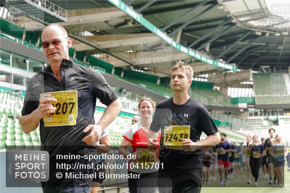 13.09.2026 - 21. swb-Marathon Bremen Michael Burmester http://msf.ph/oto/10415701 13.09.2026 10:41:47 Laufen im Stadion 10148, 10155, 10163, 10247, 10313, 10330, 10354, 10395, 10396, 10399, 10406, 10414, 10419, 10422, 10424, 10435, 10455, 10461, 10462, 10483, 10490, 10519, 10527, 10545, 10546, 10547, 10582, 10586, 10611, 10644, 10665, 10694, 10705, 10706, 10719, 10722, 10752, 10766, 10768, 10776, 10804, 10854, 10859, 10889, 10909, 10963, 10977, 11026, 11027, 11041, 11043, 11048, 11078, 11084, 11085, 11090, 11097, 11098, 11140, 11192 meine-sportfotos.de