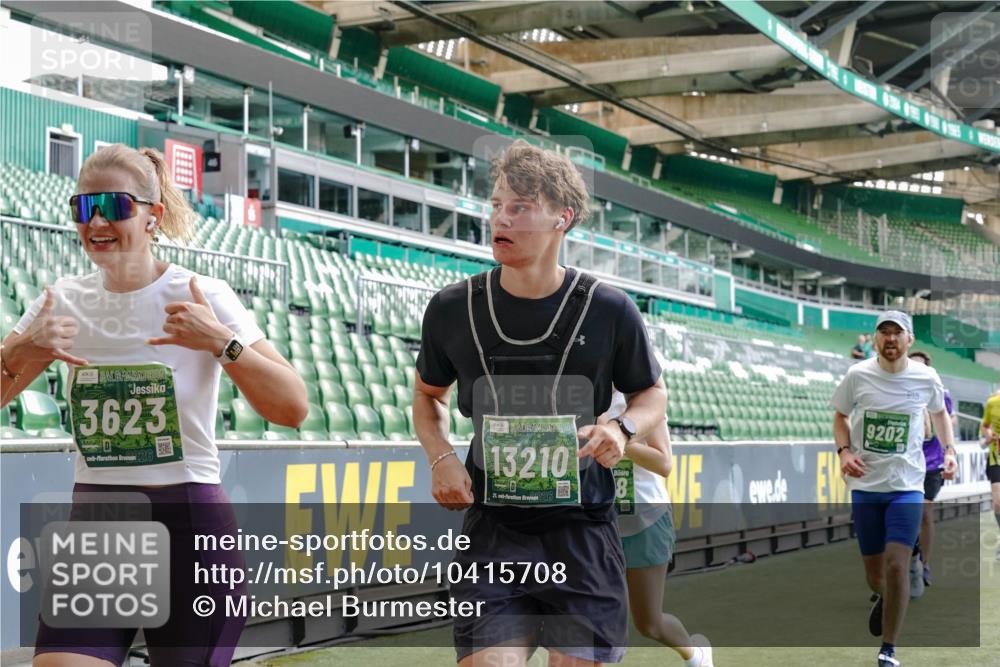 13.09.2026 - 21. swb-Marathon Bremen Michael Burmester http://msf.ph/oto/10415708 13.09.2026 13:19:25 Laufen im Stadion 333, 404, 464, 486, 512, 546, 732, 753, 837, 921, 938, 1066, 1156, 1431, 1506, 1756, 1765, 1815, 1844, 1868, 1916, 2028, 2056, 2123, 2137, 2224, 2240, 2294, 2315, 2357, 2358, 2453, 2533, 2557, 2563, 2614, 2622, 2626, 2689, 2694, 2695, 2702, 2703, 2722, 2756, 2786, 2843, 2845, 2849, 2857, 2879, 2880, 2893, 2944, 2983, 2999, 3031, 3046, 3059, 3072, 3096, 3100, 3116, 3146, 3189, 3198, 3210, 3243, 3263, 3285, 3287, 3310, 3315, 3476, 3537, 3619, 3633, 3740, 3879, 4478 meine-sportfotos.de
