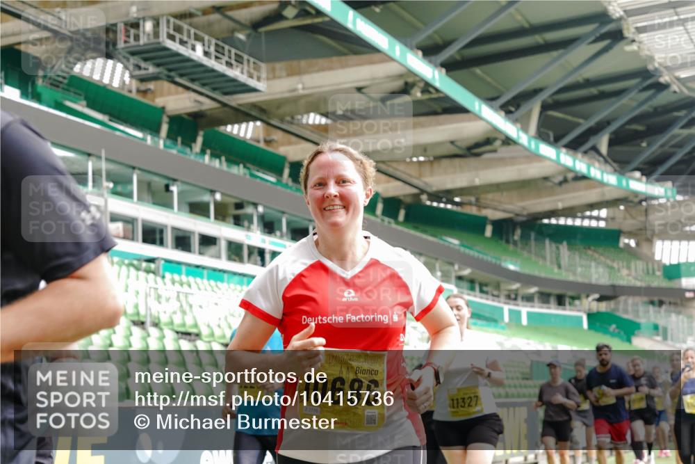 13.09.2026 - 21. swb-Marathon Bremen Michael Burmester http://msf.ph/oto/10415736 13.09.2026 10:41:48 Laufen im Stadion 10148, 10155, 10163, 10247, 10313, 10330, 10354, 10395, 10396, 10399, 10406, 10414, 10419, 10422, 10424, 10435, 10455, 10461, 10462, 10483, 10490, 10519, 10527, 10545, 10546, 10547, 10582, 10586, 10611, 10644, 10665, 10694, 10705, 10706, 10719, 10722, 10752, 10766, 10768, 10776, 10804, 10854, 10859, 10889, 10909, 10963, 10977, 11026, 11027, 11041, 11043, 11048, 11078, 11084, 11085, 11090, 11097, 11098, 11140, 11192 meine-sportfotos.de