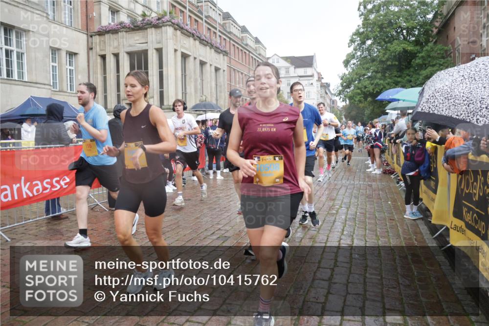 13.09.2026 - Kiel Lauf Yannick Fuchs http://msf.ph/oto/10415762 13.09.2026 10:47:45 Ziel 335, 708, 1944, 3682, 4096, 4425, 4583, 5240, 5787, 6036, 6384, 6778, 6904, 6946, 6949, 6967, 6978, 7001, 8387, 9076, 9104, 9643, 10651, 11382, 11705, 11724, 12377, 12498, 12510, 12593, 116, 365, 821, 917, 1107, 1280, 1367, 1803, 2000, 2183, 2185, 2429, 2713, 2947, 3064, 3136, 3183, 3306, 3463, 3512, 3565, 3745, 4070, 4077, 4149, 4150, 4187, 4380, 4450, 4531, 4773, 4789, 5195, 5239, 5505, 5573, 5649, 5980, 6005, 6142, 6235, 6792, 6940, 6981, 7288, 7632, 8058, 9104 meine-sportfotos.de