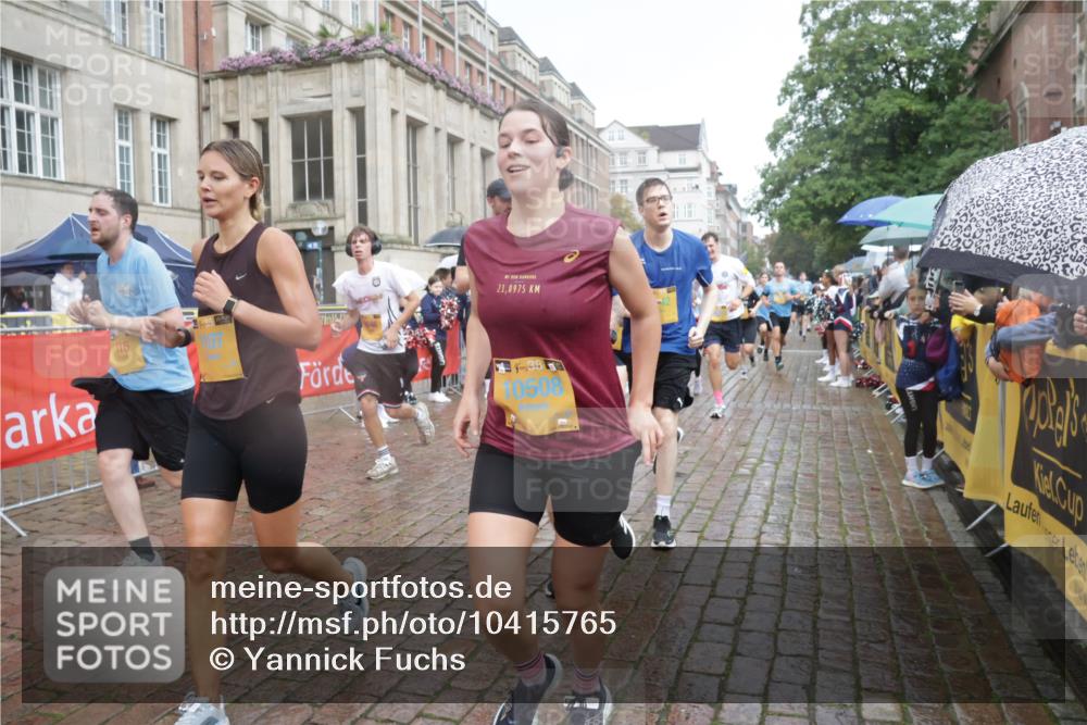 13.09.2026 - Kiel Lauf Yannick Fuchs http://msf.ph/oto/10415765 13.09.2026 10:47:45 Ziel 335, 708, 1944, 3682, 4096, 4425, 4583, 5240, 5787, 6036, 6384, 6778, 6904, 6946, 6949, 6967, 6978, 7001, 8387, 9076, 9104, 9643, 10651, 11382, 11705, 11724, 12377, 12498, 12510, 12593, 116, 365, 821, 917, 1107, 1280, 1367, 1803, 2000, 2183, 2185, 2429, 2713, 2947, 3064, 3136, 3183, 3306, 3463, 3512, 3565, 3745, 4070, 4077, 4149, 4150, 4187, 4380, 4450, 4531, 4773, 4789, 5195, 5239, 5505, 5573, 5649, 5980, 6005, 6142, 6235, 6792, 6940, 6981, 7288, 7632, 8058, 9104 meine-sportfotos.de