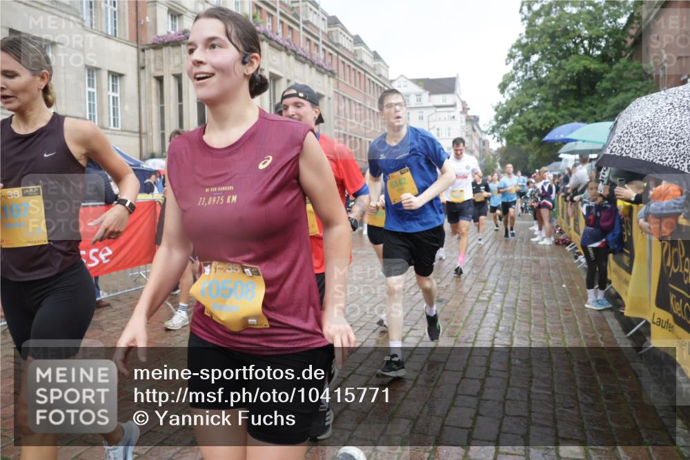 13.09.2026 - Kiel Lauf Yannick Fuchs http://msf.ph/oto/10415771 13.09.2026 10:47:45 Ziel 335, 708, 1944, 3682, 4096, 4425, 4583, 5240, 5787, 6036, 6384, 6778, 6904, 6946, 6949, 6967, 6978, 7001, 8387, 9076, 9104, 9643, 10651, 11382, 11705, 11724, 12377, 12498, 12510, 12593, 116, 365, 821, 917, 1107, 1280, 1367, 1803, 2000, 2183, 2185, 2429, 2713, 2947, 3064, 3136, 3183, 3306, 3463, 3512, 3565, 3745, 4070, 4077, 4149, 4150, 4187, 4380, 4450, 4531, 4773, 4789, 5195, 5239, 5505, 5573, 5649, 5980, 6005, 6142, 6235, 6792, 6940, 6981, 7288, 7632, 8058, 9104 meine-sportfotos.de