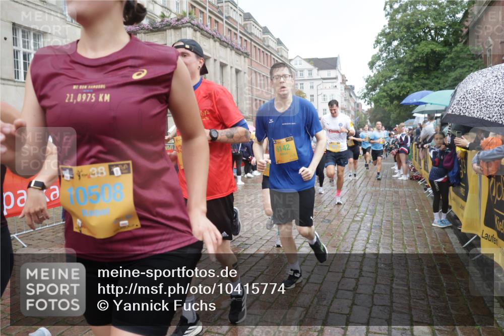 13.09.2026 - Kiel Lauf Yannick Fuchs http://msf.ph/oto/10415774 13.09.2026 10:47:45 Ziel 335, 708, 1944, 3682, 4096, 4425, 4583, 5240, 5787, 6036, 6384, 6778, 6904, 6946, 6949, 6967, 6978, 7001, 8387, 9076, 9104, 9643, 10651, 11382, 11705, 11724, 12377, 12498, 12510, 12593, 116, 365, 821, 917, 1107, 1280, 1367, 1803, 2000, 2183, 2185, 2429, 2713, 2947, 3064, 3136, 3183, 3306, 3463, 3512, 3565, 3745, 4070, 4077, 4149, 4150, 4187, 4380, 4450, 4531, 4773, 4789, 5195, 5239, 5505, 5573, 5649, 5980, 6005, 6142, 6235, 6792, 6940, 6981, 7288, 7632, 8058, 9104 meine-sportfotos.de