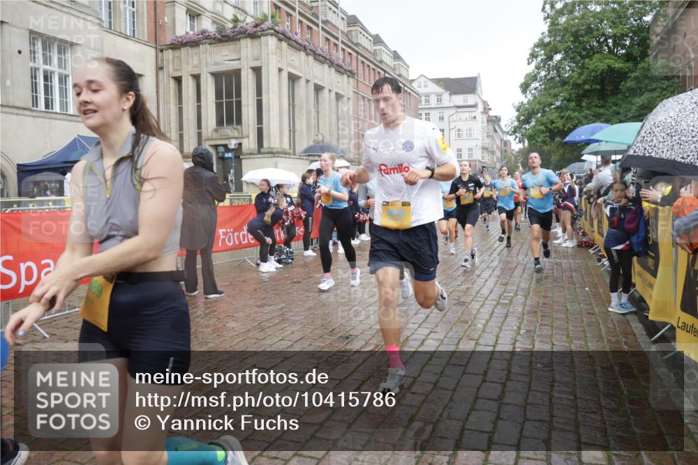 13.09.2026 - Kiel Lauf Yannick Fuchs http://msf.ph/oto/10415786 13.09.2026 10:47:47 Ziel 335, 708, 1059, 3682, 4096, 4425, 4583, 5240, 5747, 5787, 6036, 6384, 6778, 6904, 6946, 6949, 6967, 6978, 7001, 8387, 9076, 9643, 10651, 11705, 11724, 11829, 12498, 12510, 12593, 335, 365, 821, 917, 1280, 1367, 1803, 1944, 2000, 2183, 2185, 2429, 2713, 2947, 3064, 3136, 3183, 3306, 3463, 3512, 3565, 3745, 4070, 4077, 4149, 4150, 4187, 4450, 4531, 4773, 5195, 5239, 5505, 5573, 5649, 5787, 5980, 6005, 6142, 6235, 6792, 6940, 6981, 7288, 7632, 8058, 9104 meine-sportfotos.de