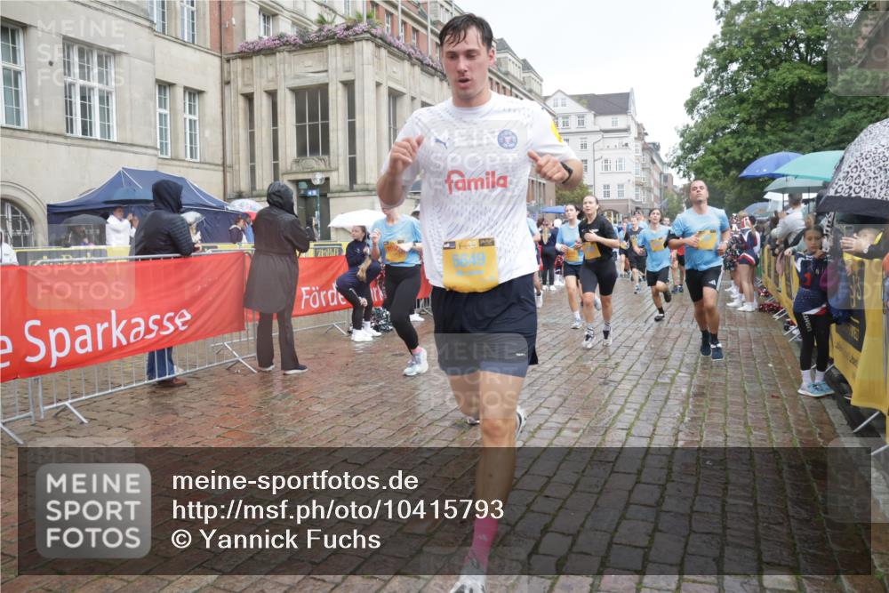 13.09.2026 - Kiel Lauf Yannick Fuchs http://msf.ph/oto/10415793 13.09.2026 10:47:47 Ziel 335, 708, 1059, 3682, 4096, 4425, 4583, 5240, 5747, 5787, 6036, 6384, 6778, 6904, 6946, 6949, 6967, 6978, 7001, 8387, 9076, 9643, 10651, 11705, 11724, 11829, 12498, 12510, 12593, 335, 365, 821, 917, 1280, 1367, 1803, 1944, 2000, 2183, 2185, 2429, 2713, 2947, 3064, 3136, 3183, 3306, 3463, 3512, 3565, 3745, 4070, 4077, 4149, 4150, 4187, 4450, 4531, 4773, 5195, 5239, 5505, 5573, 5649, 5787, 5980, 6005, 6142, 6235, 6792, 6940, 6981, 7288, 7632, 8058, 9104 meine-sportfotos.de