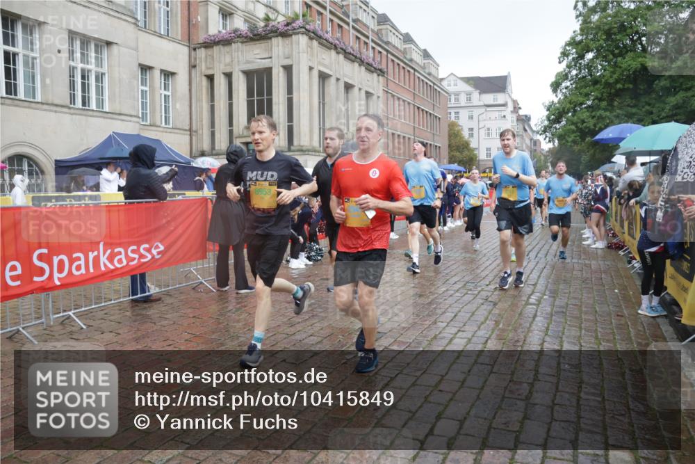 13.09.2026 - Kiel Lauf Yannick Fuchs http://msf.ph/oto/10415849 13.09.2026 10:47:51 Ziel 696, 708, 1059, 3682, 3715, 4425, 4583, 4713, 5240, 5747, 6036, 6384, 6778, 6904, 6967, 7001, 8387, 9076, 9915, 10651, 11603, 11705, 11724, 11829, 12510, 12593, 12758, 335, 365, 821, 917, 1280, 1944, 2000, 2183, 2185, 2429, 2713, 2947, 3064, 3136, 3183, 3306, 3463, 3512, 3565, 3745, 4070, 4077, 4096, 4149, 4150, 4187, 4450, 4531, 5239, 5505, 5573, 5787, 5980, 6005, 6235, 6384, 6792, 6940, 6946, 6949, 6978, 6981, 7288, 7632, 8058, 9104, 10651, 960, 1644 meine-sportfotos.de