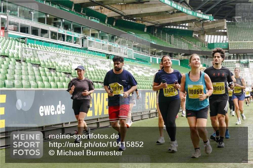 13.09.2026 - 21. swb-Marathon Bremen Michael Burmester http://msf.ph/oto/10415852 13.09.2026 10:41:52 Laufen im Stadion 10148, 10155, 10163, 10247, 10313, 10330, 10354, 10395, 10396, 10399, 10414, 10419, 10422, 10424, 10455, 10461, 10462, 10483, 10490, 10519, 10527, 10545, 10546, 10547, 10582, 10586, 10611, 10644, 10665, 10694, 10705, 10706, 10719, 10722, 10752, 10766, 10768, 10776, 10804, 10854, 10859, 10889, 10909, 10963, 10977, 11026, 11027, 11041, 11043, 11048, 11078, 11084, 11085, 11090, 11097, 11098, 11140, 11192 meine-sportfotos.de