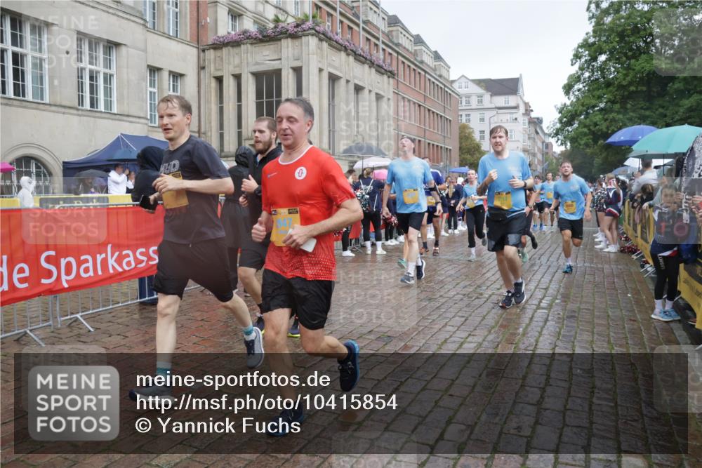 13.09.2026 - Kiel Lauf Yannick Fuchs http://msf.ph/oto/10415854 13.09.2026 10:47:51 Ziel 696, 708, 1059, 3682, 3715, 4425, 4583, 4713, 5240, 5747, 6036, 6384, 6778, 6904, 6967, 7001, 8387, 9076, 9915, 10651, 11603, 11705, 11724, 11829, 12510, 12593, 12758, 335, 365, 821, 917, 1280, 1944, 2000, 2183, 2185, 2429, 2713, 2947, 3064, 3136, 3183, 3306, 3463, 3512, 3565, 3745, 4070, 4077, 4096, 4149, 4150, 4187, 4450, 4531, 5239, 5505, 5573, 5787, 5980, 6005, 6235, 6384, 6792, 6940, 6946, 6949, 6978, 6981, 7288, 7632, 8058, 9104, 10651, 960, 1644 meine-sportfotos.de