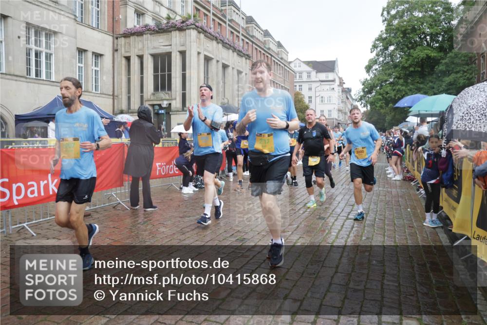 13.09.2026 - Kiel Lauf Yannick Fuchs http://msf.ph/oto/10415868 13.09.2026 10:47:52 Ziel 696, 708, 1059, 3682, 3715, 4425, 4583, 4713, 5240, 5747, 6036, 6778, 6904, 6967, 7001, 8387, 9076, 9915, 11603, 11705, 11724, 11829, 12510, 12593, 12758, 335, 365, 821, 917, 1280, 1944, 2000, 2183, 2429, 2713, 2947, 3064, 3136, 3183, 3306, 3512, 3565, 3745, 4070, 4077, 4096, 4149, 4150, 4187, 4450, 4531, 5239, 5505, 5573, 5787, 5980, 6005, 6235, 6384, 6792, 6940, 6946, 6949, 6978, 6981, 7288, 7632, 8058, 9104, 10651, 11724, 960, 1644 meine-sportfotos.de