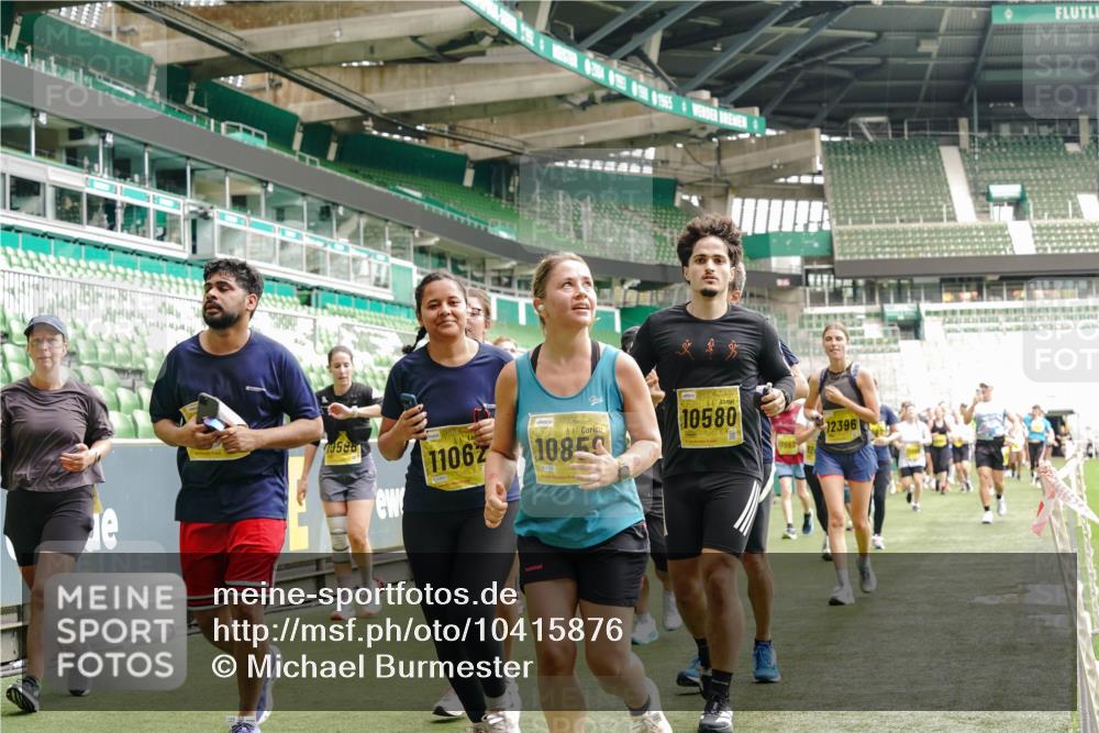 13.09.2026 - 21. swb-Marathon Bremen Michael Burmester http://msf.ph/oto/10415876 13.09.2026 10:41:52 Laufen im Stadion 10148, 10155, 10163, 10247, 10313, 10330, 10354, 10395, 10396, 10399, 10414, 10419, 10422, 10424, 10455, 10461, 10462, 10483, 10490, 10519, 10527, 10545, 10546, 10547, 10582, 10586, 10611, 10644, 10665, 10694, 10705, 10706, 10719, 10722, 10752, 10766, 10768, 10776, 10804, 10854, 10859, 10889, 10909, 10963, 10977, 11026, 11027, 11041, 11043, 11048, 11078, 11084, 11085, 11090, 11097, 11098, 11140, 11192 meine-sportfotos.de