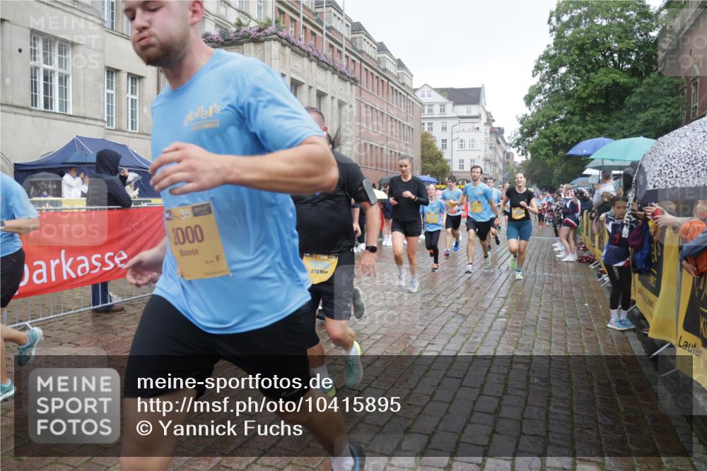13.09.2026 - Kiel Lauf Yannick Fuchs http://msf.ph/oto/10415895 13.09.2026 10:47:53 Ziel 696, 708, 1059, 3682, 3715, 4425, 4583, 4713, 5240, 5747, 6036, 6507, 6778, 6904, 6967, 7001, 8387, 9076, 9915, 11603, 11705, 11829, 12510, 12593, 12758, 335, 365, 821, 917, 1280, 1944, 2000, 2183, 2429, 2713, 3064, 3136, 3183, 3306, 3512, 3565, 3745, 4070, 4077, 4096, 4149, 4150, 4187, 4450, 4531, 5239, 5505, 5573, 5787, 5980, 6005, 6036, 6235, 6384, 6792, 6940, 6946, 6949, 6978, 6981, 7288, 7632, 8058, 9104, 10651, 11724, 12593, 960, 1644, 2097 meine-sportfotos.de