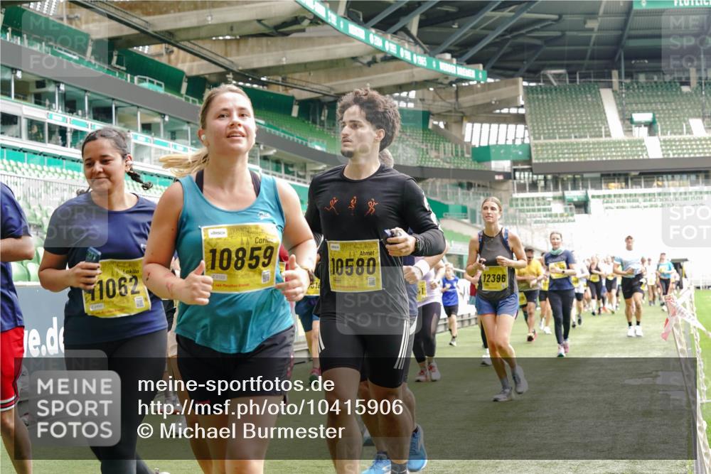 13.09.2026 - 21. swb-Marathon Bremen Michael Burmester http://msf.ph/oto/10415906 13.09.2026 10:41:53 Laufen im Stadion 10148, 10155, 10163, 10247, 10303, 10313, 10330, 10354, 10395, 10396, 10399, 10414, 10419, 10422, 10424, 10455, 10461, 10462, 10483, 10490, 10519, 10527, 10545, 10546, 10547, 10582, 10586, 10611, 10644, 10665, 10694, 10705, 10706, 10719, 10722, 10752, 10766, 10768, 10776, 10804, 10854, 10859, 10889, 10909, 10963, 10977, 11026, 11027, 11041, 11043, 11048, 11078, 11084, 11085, 11090, 11097, 11098, 11140, 11192 meine-sportfotos.de