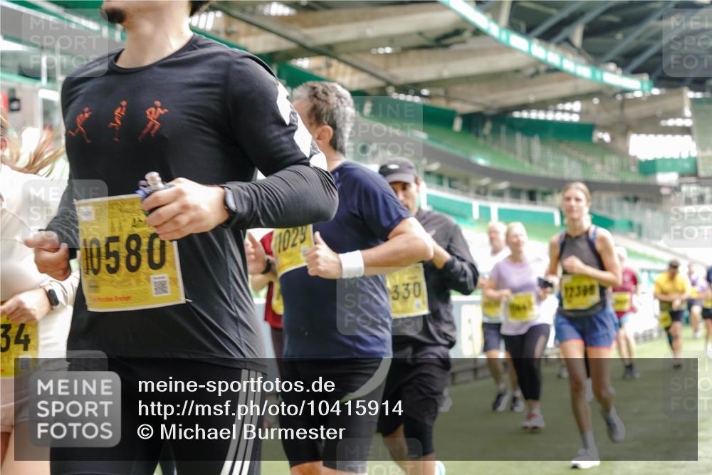 13.09.2026 - 21. swb-Marathon Bremen Michael Burmester http://msf.ph/oto/10415914 13.09.2026 10:41:55 Laufen im Stadion 10148, 10155, 10163, 10247, 10303, 10313, 10330, 10354, 10395, 10396, 10399, 10414, 10419, 10422, 10424, 10455, 10461, 10462, 10483, 10490, 10519, 10527, 10545, 10546, 10547, 10586, 10611, 10644, 10665, 10694, 10705, 10706, 10719, 10722, 10752, 10766, 10768, 10776, 10804, 10854, 10859, 10889, 10909, 10963, 10977, 11026, 11027, 11041, 11043, 11048, 11078, 11084, 11085, 11090, 11097, 11098, 11140, 11192 meine-sportfotos.de