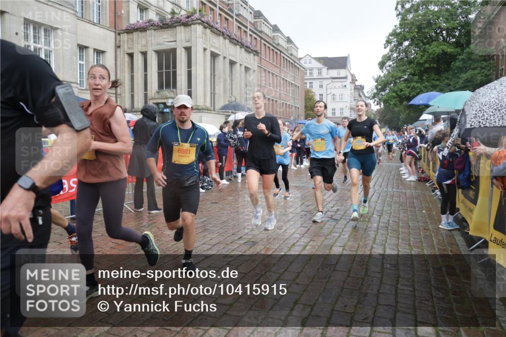 13.09.2026 - Kiel Lauf Yannick Fuchs http://msf.ph/oto/10415915 13.09.2026 10:47:54 Ziel 696, 708, 995, 1059, 2625, 3682, 3715, 4425, 4583, 4713, 5240, 5747, 6507, 6778, 6904, 6967, 7001, 7104, 8387, 9076, 9915, 10634, 11603, 11705, 11829, 12510, 12758, 335, 365, 821, 917, 1280, 1944, 2000, 2183, 2429, 3064, 3136, 3306, 3512, 3565, 3745, 4070, 4077, 4096, 4149, 4150, 4187, 4450, 4531, 4583, 5239, 5505, 5573, 5787, 5980, 6005, 6036, 6235, 6384, 6792, 6904, 6940, 6946, 6949, 6978, 6981, 7288, 7632, 8058, 9104, 10651, 11705, 11724, 12593, 960, 1644, 2097, 2253 meine-sportfotos.de