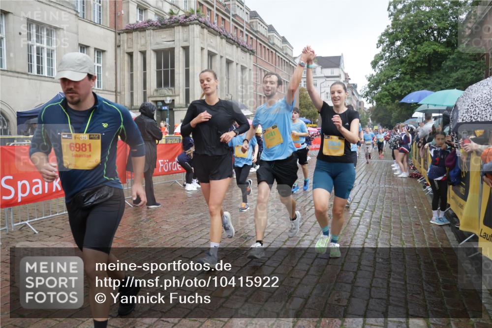 13.09.2026 - Kiel Lauf Yannick Fuchs http://msf.ph/oto/10415922 13.09.2026 10:47:55 Ziel 596, 696, 708, 995, 1059, 1586, 2625, 3682, 3715, 4425, 4713, 5240, 5747, 6507, 6778, 6967, 7001, 7104, 8387, 9076, 9915, 10634, 11603, 11829, 12510, 12758, 335, 365, 917, 1280, 1944, 2183, 3064, 3136, 3306, 3512, 3565, 3745, 4070, 4077, 4096, 4149, 4150, 4187, 4425, 4450, 4531, 4583, 5239, 5505, 5573, 5787, 5980, 6005, 6036, 6235, 6384, 6792, 6904, 6940, 6946, 6949, 6978, 6981, 7288, 7632, 8058, 9104, 10651, 11705, 11724, 12593, 960, 1644, 2097, 2253, 2183 meine-sportfotos.de