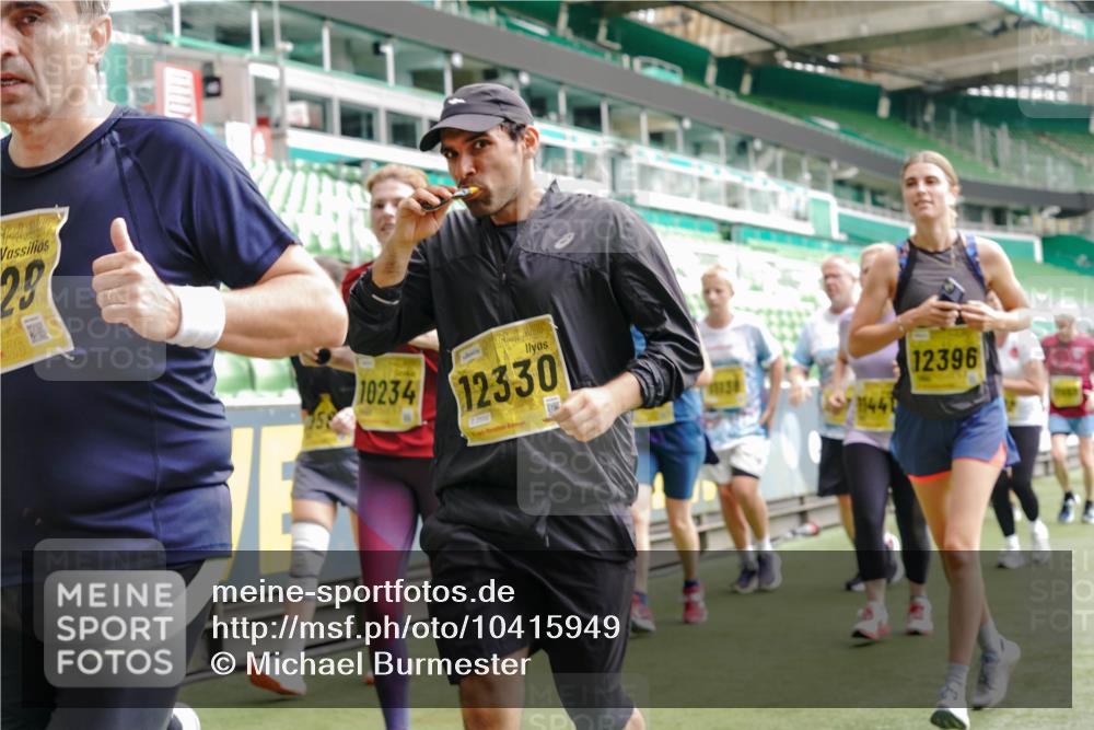 13.09.2026 - 21. swb-Marathon Bremen Michael Burmester http://msf.ph/oto/10415949 13.09.2026 10:41:56 Laufen im Stadion 10148, 10155, 10163, 10247, 10303, 10313, 10330, 10354, 10395, 10396, 10399, 10414, 10419, 10422, 10424, 10455, 10461, 10462, 10483, 10490, 10519, 10527, 10545, 10546, 10547, 10586, 10611, 10644, 10665, 10694, 10705, 10706, 10719, 10722, 10752, 10766, 10768, 10776, 10804, 10854, 10859, 10889, 10909, 10963, 10977, 11026, 11027, 11041, 11043, 11048, 11078, 11084, 11085, 11090, 11097, 11098, 11140, 11192 meine-sportfotos.de