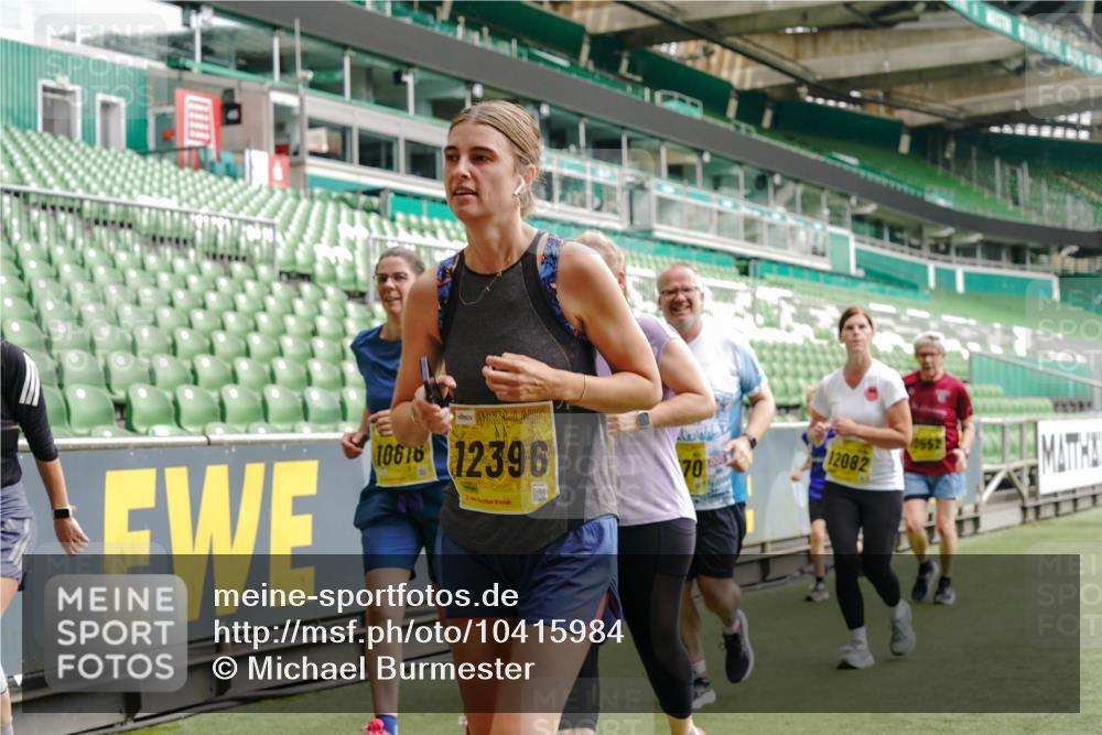 13.09.2026 - 21. swb-Marathon Bremen Michael Burmester http://msf.ph/oto/10415984 13.09.2026 10:41:57 Laufen im Stadion 10148, 10155, 10163, 10247, 10303, 10313, 10330, 10354, 10395, 10396, 10399, 10414, 10419, 10422, 10424, 10455, 10461, 10462, 10483, 10490, 10519, 10527, 10545, 10546, 10547, 10586, 10611, 10644, 10665, 10694, 10705, 10706, 10719, 10722, 10752, 10766, 10768, 10776, 10804, 10854, 10859, 10889, 10909, 10963, 10977, 11026, 11027, 11041, 11043, 11048, 11078, 11084, 11085, 11090, 11097, 11098, 11140, 11192 meine-sportfotos.de