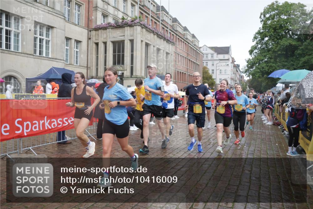 13.09.2026 - Kiel Lauf Yannick Fuchs http://msf.ph/oto/10416009 13.09.2026 10:48:00 Ziel 596, 696, 708, 995, 1059, 1273, 1586, 2625, 3012, 3014, 3715, 4713, 5747, 6418, 6507, 6778, 7104, 7668, 9915, 10634, 10933, 11098, 11596, 11603, 11829, 12510, 12758, 335, 365, 708, 917, 1944, 3306, 3512, 3565, 3682, 3745, 4070, 4077, 4096, 4149, 4187, 4425, 4531, 4583, 5239, 5240, 5573, 5787, 5980, 6005, 6036, 6235, 6384, 6778, 6792, 6904, 6940, 6946, 6949, 6967, 6978, 7001, 7632, 8058, 8387, 9076, 9104, 10651, 11705, 11724, 12593, 199, 960, 1644, 2097, 2253, 2183, 4070 meine-sportfotos.de