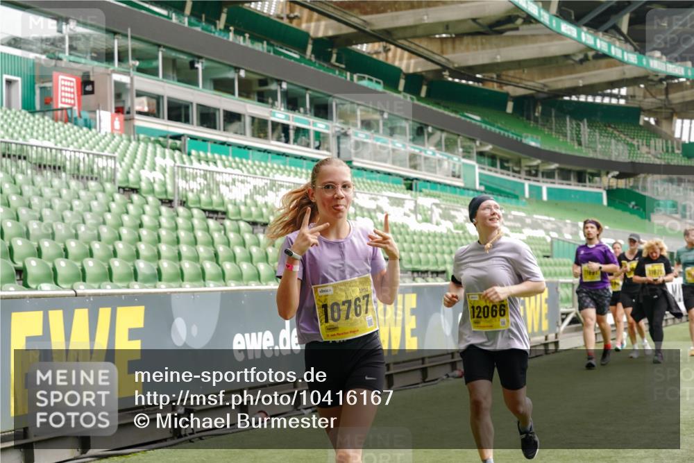 13.09.2026 - 21. swb-Marathon Bremen Michael Burmester http://msf.ph/oto/10416167 13.09.2026 10:42:03 Laufen im Stadion 10148, 10155, 10163, 10247, 10303, 10313, 10330, 10354, 10395, 10396, 10399, 10414, 10419, 10422, 10461, 10462, 10483, 10490, 10491, 10519, 10527, 10545, 10546, 10547, 10557, 10586, 10611, 10644, 10665, 10694, 10705, 10706, 10719, 10722, 10752, 10766, 10768, 10773, 10776, 10784, 10804, 10805, 10854, 10859, 10880, 10889, 10909, 10963, 10977, 11026, 11027, 11041, 11043, 11048, 11078, 11084, 11085, 11090, 11097, 11098, 11140, 11192 meine-sportfotos.de