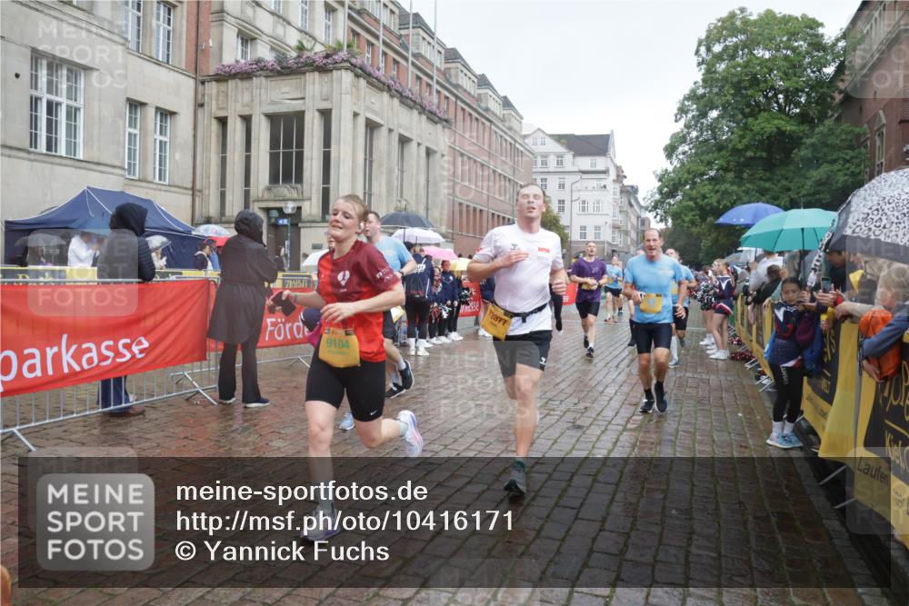 13.09.2026 - Kiel Lauf Yannick Fuchs http://msf.ph/oto/10416171 13.09.2026 10:48:09 Ziel 596, 960, 995, 1273, 1586, 1595, 1644, 2097, 2253, 2625, 2712, 3012, 3014, 3738, 4553, 4720, 4896, 5447, 6000, 6418, 6760, 7104, 7212, 7326, 7668, 8737, 9972, 10234, 10265, 10634, 10672, 10933, 11098, 11104, 11596, 11718, 335, 696, 708, 995, 1059, 1944, 2625, 3682, 3715, 4077, 4096, 4425, 4583, 4713, 5240, 5747, 5787, 6036, 6384, 6507, 6778, 6904, 6946, 6949, 6967, 6978, 7001, 7104, 8387, 9076, 9104, 9915, 10634, 10651, 11705, 11724, 12593, 199, 473, 854, 1161, 1322, 1564 meine-sportfotos.de
