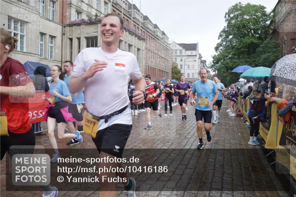 13.09.2026 - Kiel Lauf Yannick Fuchs http://msf.ph/oto/10416186 13.09.2026 10:48:10 Ziel 596, 960, 1273, 1586, 1595, 1644, 2097, 2253, 2712, 3012, 3014, 3738, 4553, 4720, 4736, 4896, 5447, 6000, 6418, 6760, 7212, 7326, 7668, 8737, 9972, 10234, 10265, 10672, 10933, 11098, 11104, 11349, 11596, 11718, 335, 596, 696, 708, 995, 1059, 1586, 1944, 2625, 3682, 3715, 4096, 4425, 4583, 4713, 5240, 5747, 5787, 6036, 6384, 6507, 6778, 6904, 6946, 6949, 6967, 6978, 7001, 7104, 8387, 9076, 9104, 9915, 10634, 10651, 11705, 11724, 12593, 199, 473, 854, 1161, 1322, 1564 meine-sportfotos.de