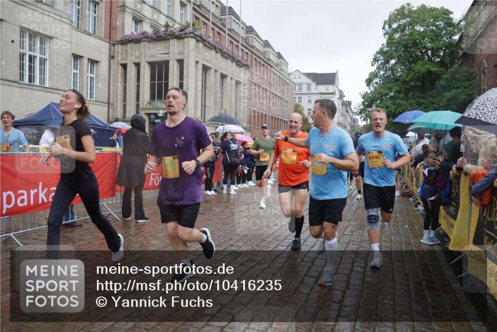 13.09.2026 - Kiel Lauf Yannick Fuchs http://msf.ph/oto/10416235 13.09.2026 10:48:12 Ziel 960, 1595, 1644, 2001, 2097, 2253, 2712, 3012, 3014, 3738, 4553, 4720, 4736, 4896, 5447, 6000, 6760, 7212, 7326, 7668, 8553, 8737, 9972, 10234, 10265, 10672, 10933, 11098, 11104, 11349, 11383, 11596, 11718, 335, 596, 696, 708, 995, 1059, 1273, 1586, 2625, 3682, 3715, 4096, 4425, 4583, 4713, 5240, 5747, 5787, 6036, 6384, 6418, 6507, 6778, 6904, 6946, 6949, 6967, 6978, 7001, 7104, 7668, 8387, 9076, 9915, 10634, 10651, 11705, 11724, 12593, 199, 473, 854, 1161, 1322, 1564 meine-sportfotos.de