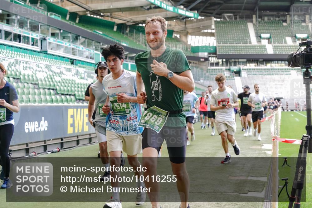 13.09.2026 - 21. swb-Marathon Bremen Michael Burmester http://msf.ph/oto/10416255 13.09.2026 13:19:40 Laufen im Stadion 333, 464, 486, 512, 546, 921, 938, 1066, 1129, 1156, 1409, 1431, 1446, 1506, 1697, 1756, 1765, 1815, 1916, 2010, 2028, 2064, 2123, 2137, 2224, 2240, 2294, 2315, 2349, 2453, 2501, 2533, 2557, 2563, 2614, 2622, 2626, 2689, 2694, 2695, 2702, 2703, 2722, 2756, 2786, 2843, 2845, 2857, 2879, 2944, 2983, 2999, 3017, 3018, 3031, 3035, 3036, 3037, 3046, 3059, 3072, 3096, 3100, 3116, 3139, 3189, 3198, 3243, 3263, 3264, 3285, 3287, 3310, 3315, 3619, 3740, 3879, 4478 meine-sportfotos.de