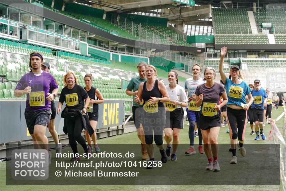 13.09.2026 - 21. swb-Marathon Bremen Michael Burmester http://msf.ph/oto/10416258 13.09.2026 10:42:07 Laufen im Stadion 10148, 10155, 10163, 10247, 10303, 10313, 10330, 10354, 10361, 10362, 10395, 10396, 10399, 10414, 10419, 10422, 10461, 10462, 10483, 10490, 10491, 10519, 10527, 10545, 10546, 10547, 10557, 10586, 10611, 10644, 10665, 10694, 10705, 10706, 10719, 10722, 10752, 10766, 10768, 10773, 10776, 10784, 10804, 10805, 10854, 10859, 10880, 10889, 10909, 10963, 10977, 11026, 11027, 11041, 11043, 11048, 11078, 11084, 11085, 11090, 11097, 11098, 11140, 11173, 11192 meine-sportfotos.de