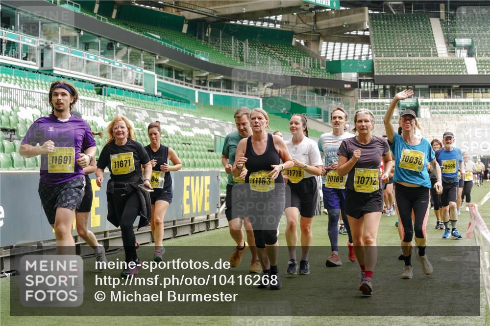 13.09.2026 - 21. swb-Marathon Bremen Michael Burmester http://msf.ph/oto/10416268 13.09.2026 10:42:07 Laufen im Stadion 10148, 10155, 10163, 10247, 10303, 10313, 10330, 10354, 10361, 10362, 10395, 10396, 10399, 10414, 10419, 10422, 10461, 10462, 10483, 10490, 10491, 10519, 10527, 10545, 10546, 10547, 10557, 10586, 10611, 10644, 10665, 10694, 10705, 10706, 10719, 10722, 10752, 10766, 10768, 10773, 10776, 10784, 10804, 10805, 10854, 10859, 10880, 10889, 10909, 10963, 10977, 11026, 11027, 11041, 11043, 11048, 11078, 11084, 11085, 11090, 11097, 11098, 11140, 11173, 11192 meine-sportfotos.de