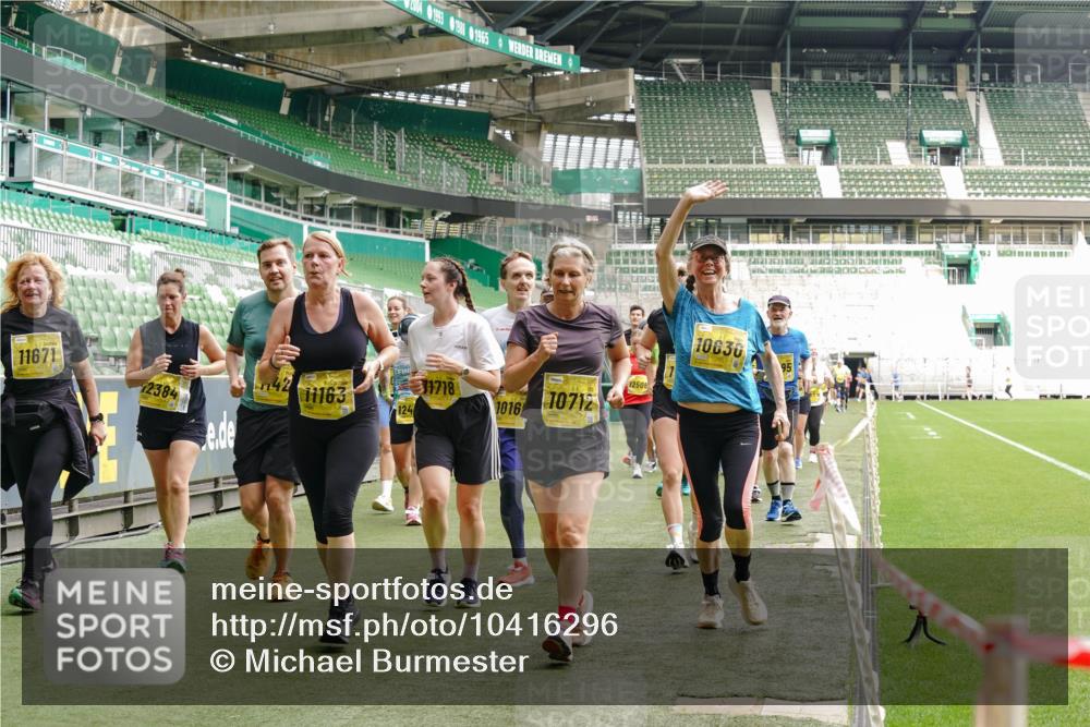 13.09.2026 - 21. swb-Marathon Bremen Michael Burmester http://msf.ph/oto/10416296 13.09.2026 10:42:08 Laufen im Stadion 10148, 10155, 10163, 10247, 10303, 10313, 10330, 10354, 10361, 10362, 10395, 10396, 10399, 10414, 10419, 10422, 10461, 10462, 10483, 10490, 10491, 10519, 10527, 10545, 10546, 10547, 10557, 10586, 10611, 10644, 10665, 10694, 10705, 10706, 10719, 10722, 10752, 10766, 10768, 10773, 10776, 10784, 10804, 10805, 10854, 10859, 10880, 10889, 10909, 10963, 10977, 11026, 11027, 11041, 11043, 11048, 11078, 11084, 11085, 11090, 11097, 11098, 11140, 11173, 11192 meine-sportfotos.de