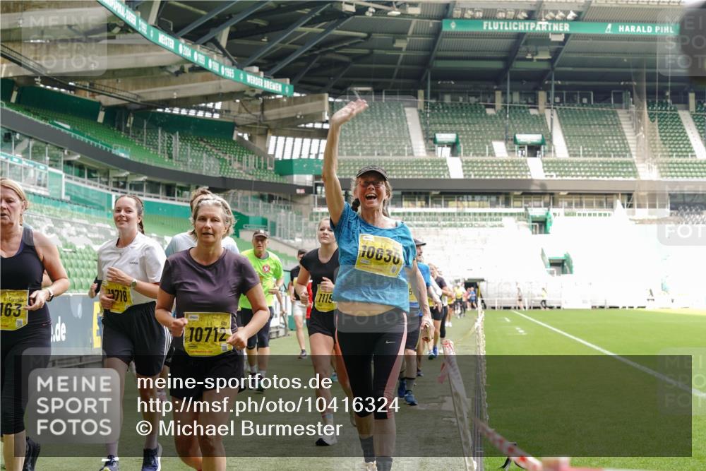 13.09.2026 - 21. swb-Marathon Bremen Michael Burmester http://msf.ph/oto/10416324 13.09.2026 10:42:09 Laufen im Stadion 10148, 10155, 10163, 10247, 10303, 10313, 10330, 10354, 10361, 10362, 10395, 10396, 10399, 10414, 10419, 10422, 10461, 10462, 10483, 10490, 10491, 10519, 10527, 10545, 10546, 10547, 10557, 10586, 10611, 10644, 10665, 10694, 10705, 10706, 10719, 10722, 10752, 10766, 10768, 10773, 10776, 10784, 10804, 10805, 10854, 10859, 10880, 10889, 10909, 10963, 10977, 11026, 11027, 11041, 11043, 11048, 11078, 11084, 11085, 11090, 11097, 11098, 11140, 11173, 11192 meine-sportfotos.de